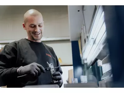 Qualität wird bei uns produziert. Laufende Prüfungen in der Fertigung sichern passgenaue Bauteile..jpg